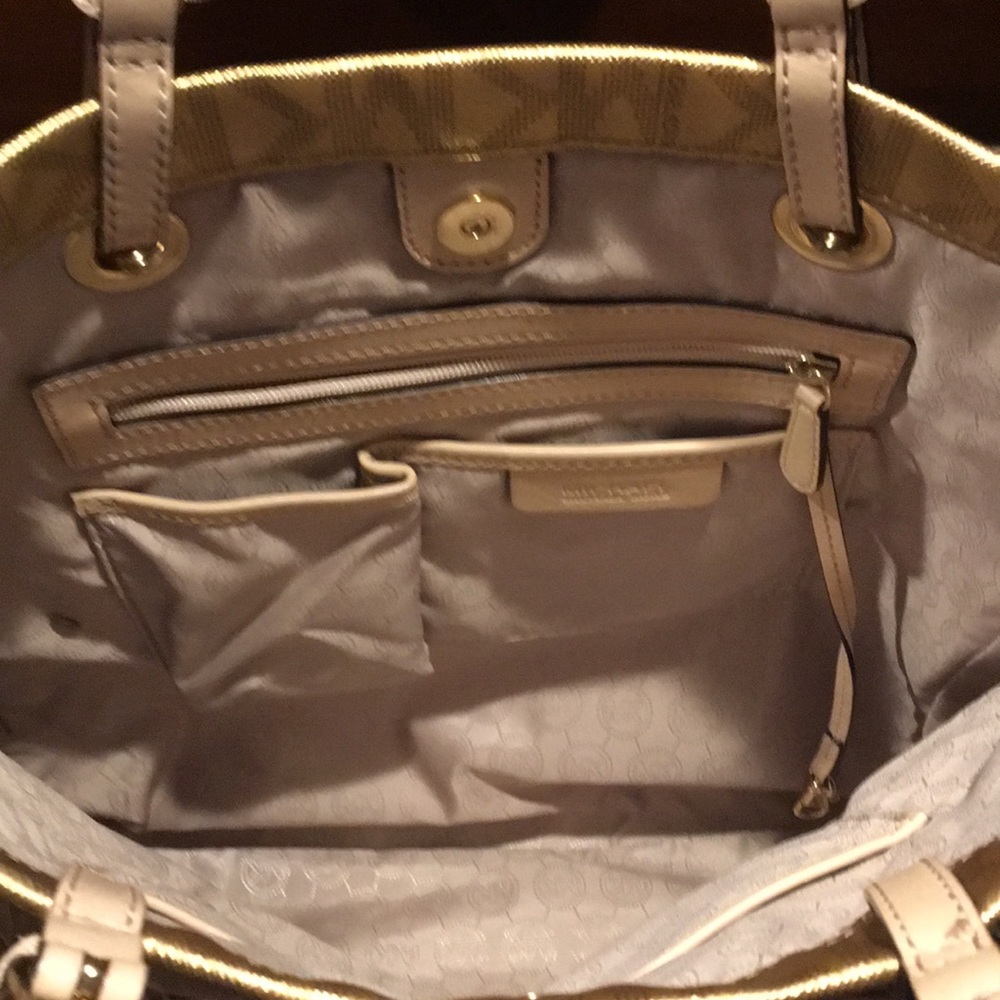 Pocketbook - Picture 2 of 2